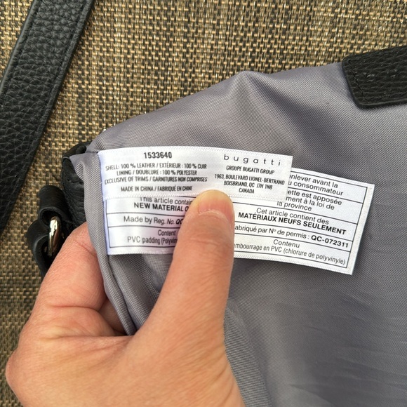 Bugatti black leather crossbody purse - Picture 5 of 8